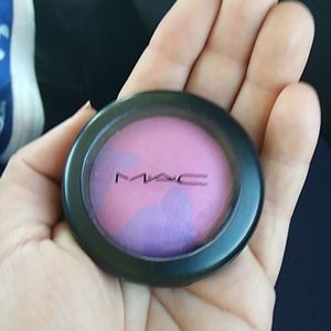 MAC band of roses